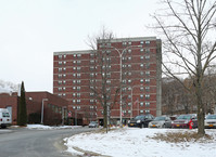 Cayuga Plaza Apartments in Cohoes, NY - Foto de edificio - Building Photo