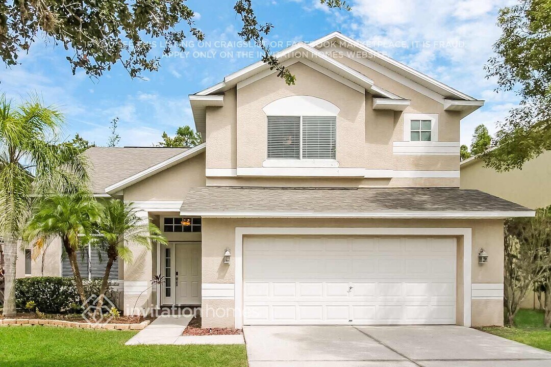 19319 Sandy Springs Cir in Lutz, FL - Building Photo