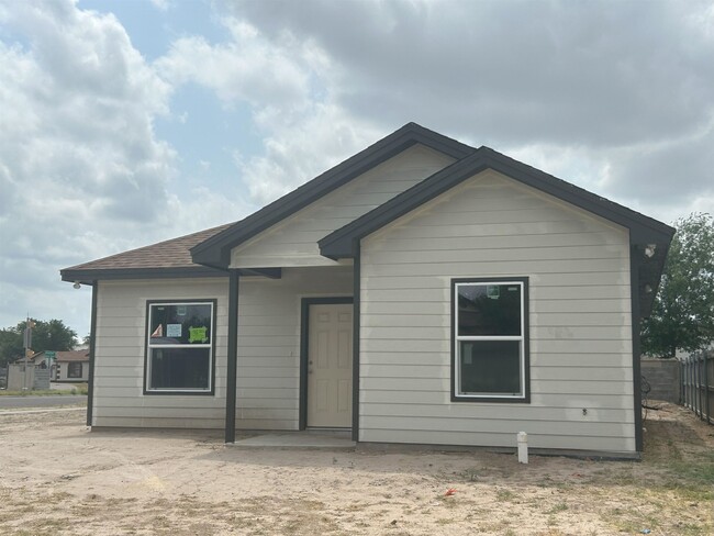 229 Charreada Dr in Laredo, TX - Building Photo - Building Photo
