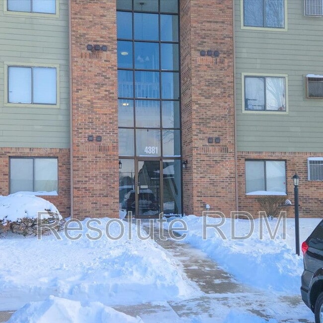 property at 4381 Village Pkwy Cir W