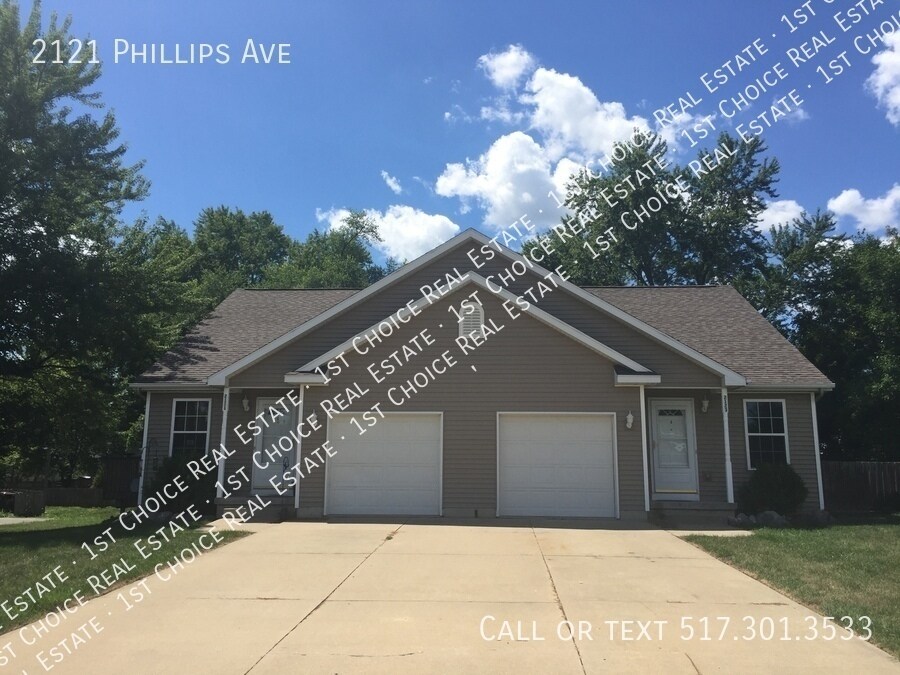 2121 Phillips Ave in Holt, MI - Building Photo