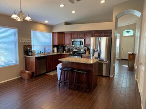 9842 W Salter Dr in Peoria, AZ - Foto de edificio - Building Photo