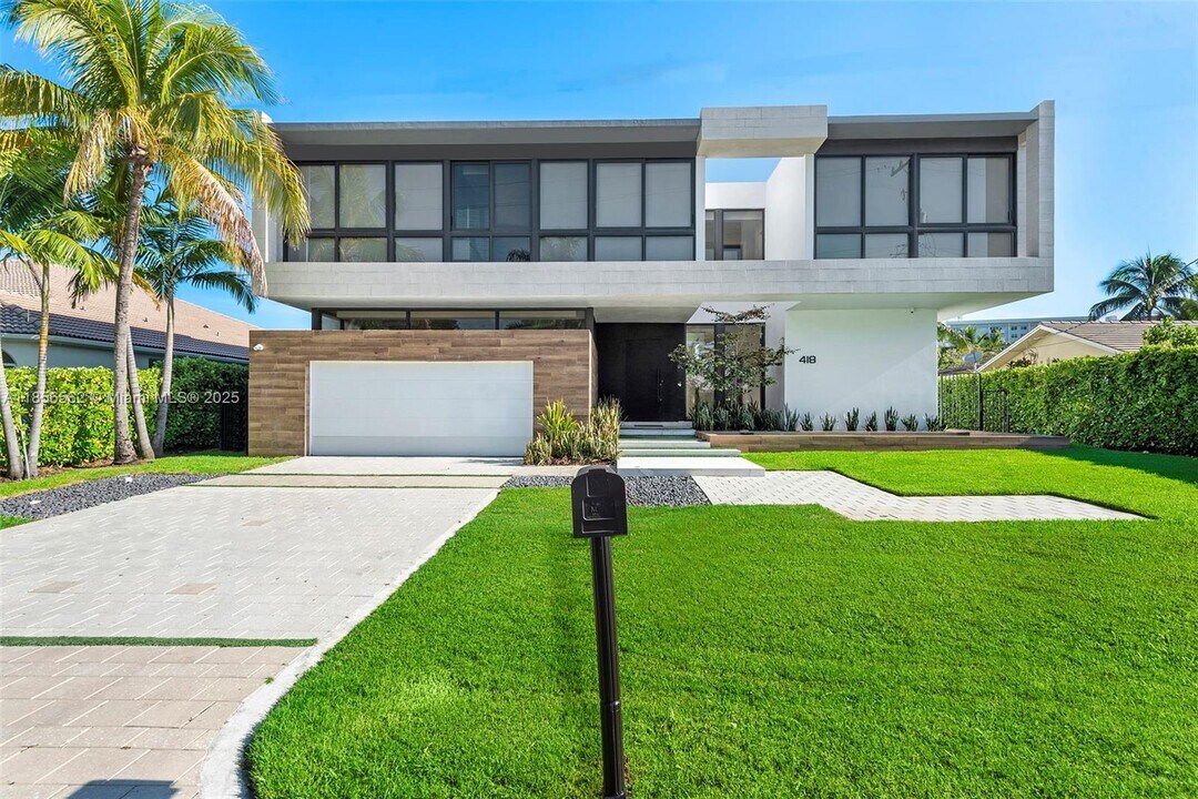 418 Sunset Dr in Hallandale Beach, FL - Building Photo