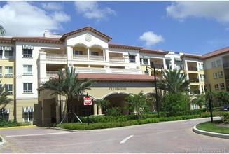 16102 Emerald Estates Dr-Unit -214 in Weston, FL - Building Photo - Building Photo