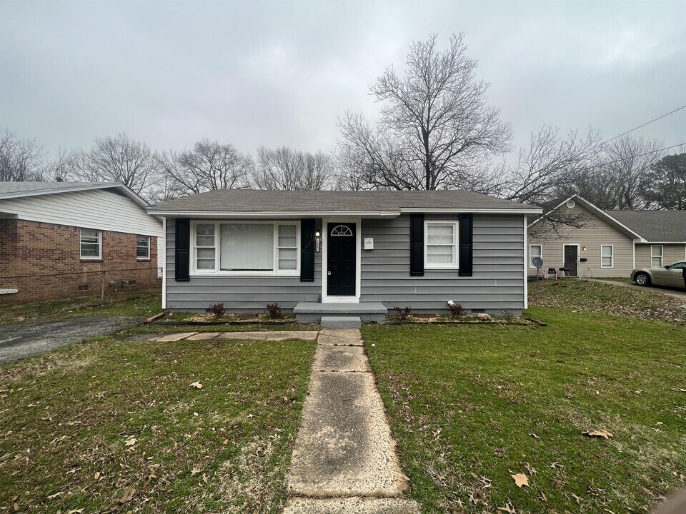 1802 Henry St in Jonesboro, AR - Building Photo