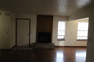 233 Chalmette Dr in Norman, OK - Building Photo - Building Photo