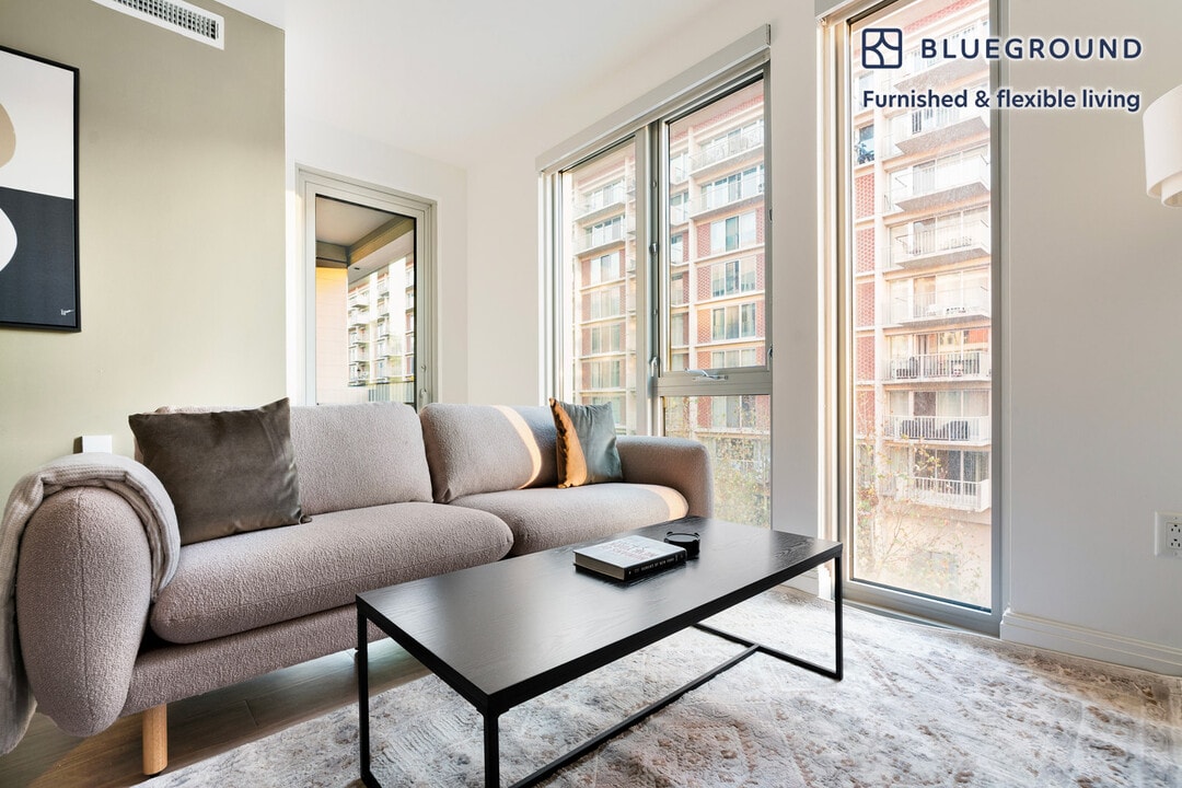 600 4th St SW in Washington, DC - Building Photo