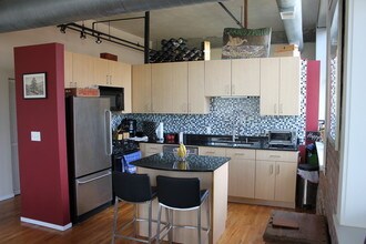 817 W Washington Blvd, Unit 304 in Chicago, IL - Building Photo - Building Photo