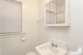 2617 W Gunnison St in Chicago, IL - Building Photo - Building Photo