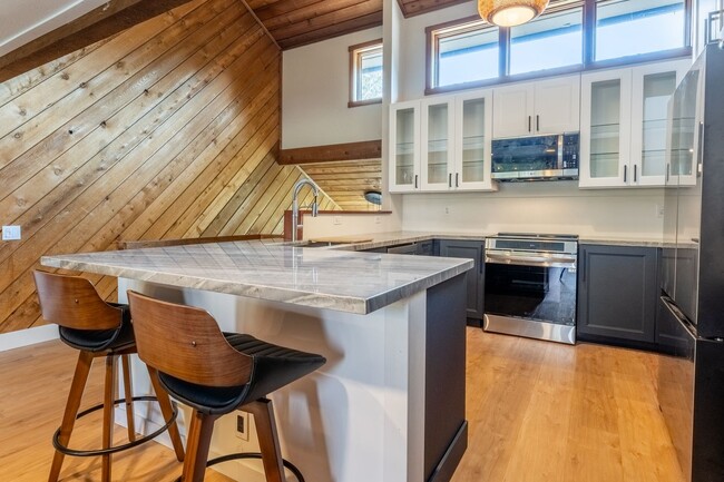 410 White Bark in Mammoth Lakes, CA - Building Photo - Building Photo