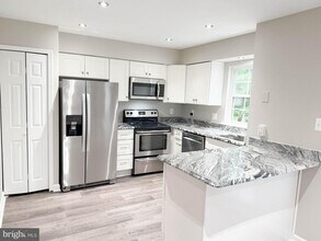 15301 Waters Edge Ct in Montclair, VA - Building Photo - Building Photo