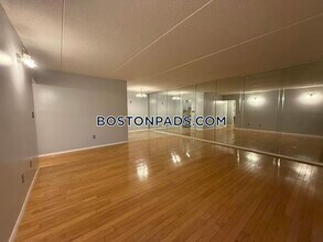 50 Broadlawn Park, Unit 410 in Boston College, MA - Foto de edificio - Building Photo