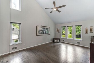 33 Highmount Ave in Warren, NJ - Foto de edificio - Building Photo