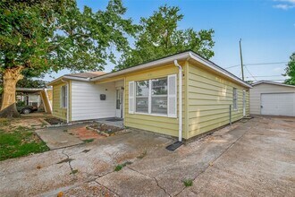 6741 Feldspar St in Houston, TX - Foto de edificio - Building Photo