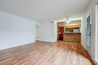 3703 Roseland St in Houston, TX - Foto de edificio - Building Photo