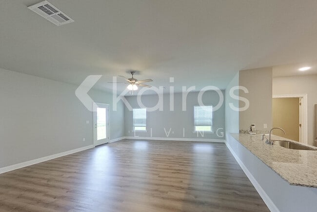 22868 Monterey Ave in Denham Springs, LA - Foto de edificio - Building Photo
