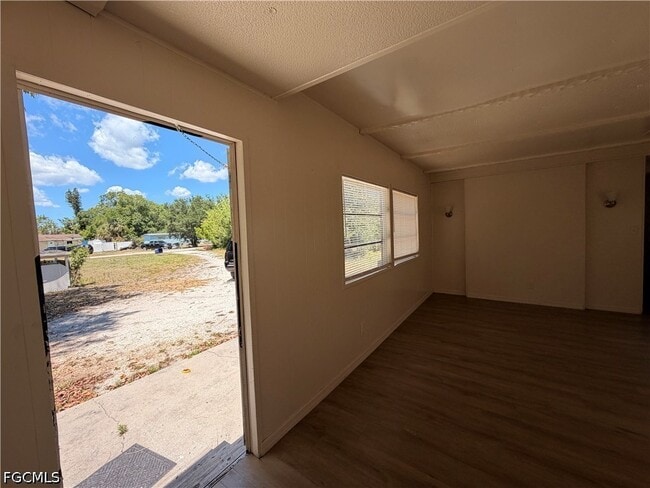 8205 Suncoast Dr in North Fort Myers, FL - Building Photo - Building Photo