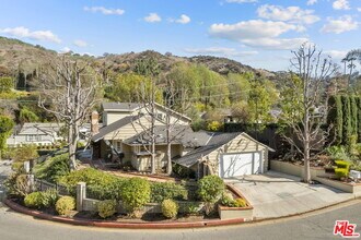 3734 Loadstone Dr in Los Angeles, CA - Building Photo - Building Photo