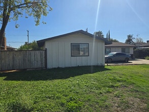 3801 Bianchi Way in Bakersfield, CA - Building Photo - Building Photo