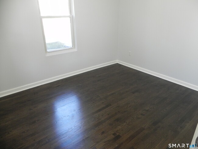 10 Hawkins Ave in Norwalk, CT - Building Photo - Building Photo