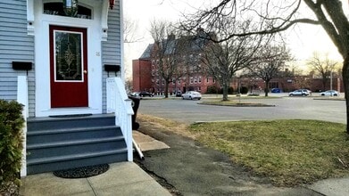 18 King St, Unit Room for rent in Westfield, MA - Building Photo - Building Photo