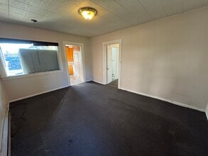 118 E Victoria Ave in Burlington, WA - Building Photo - Building Photo