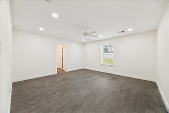 30731 Martens Rd in Tomball, TX - Building Photo - Building Photo