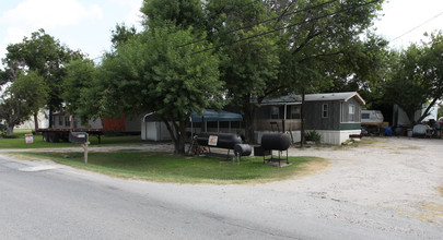 15824 Henry Rd in Houston, TX - Building Photo - Building Photo