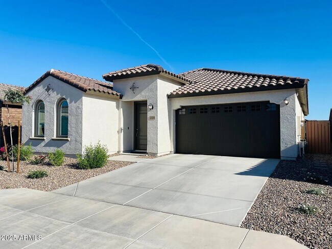 2324 E Ridgewood Ln in Gilbert, AZ - Foto de edificio - Building Photo