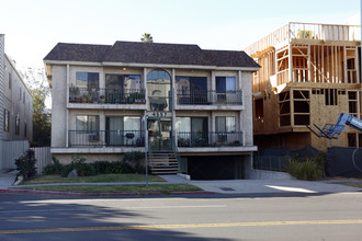 4557 Kester Ave in Sherman Oaks, CA - Building Photo - Building Photo