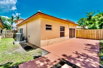 8766 SW 213th Ter in Cutler Bay, FL - Building Photo - Building Photo