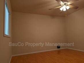 1041 NE 106th Ave in Portland, OR - Building Photo - Building Photo