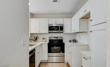 5600 Orchard Ln in Las Vegas, NV - Building Photo - Building Photo