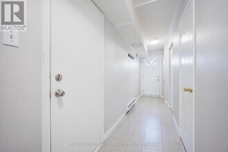 17 Wylie Cir in Halton Hills, ON - Building Photo - Building Photo