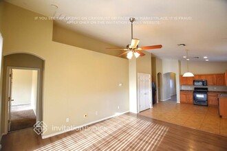 5613 W Vineyard Rd in Phoenix, AZ - Foto de edificio - Building Photo