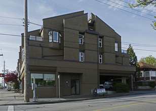 FRASER GARDENS in New Westminster, BC - Building Photo - Building Photo