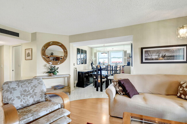 3836 Via Poinciana in Greenacres, FL - Building Photo - Building Photo