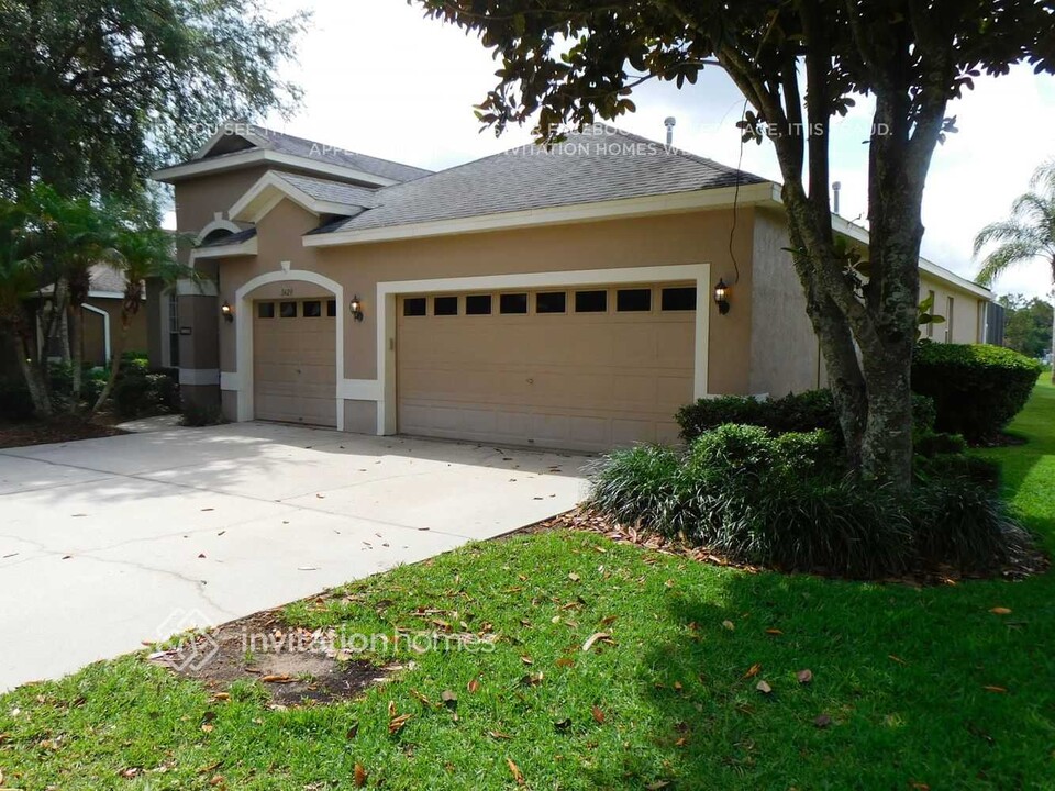 3429 Eastmonte Dr in Valrico, FL - Building Photo