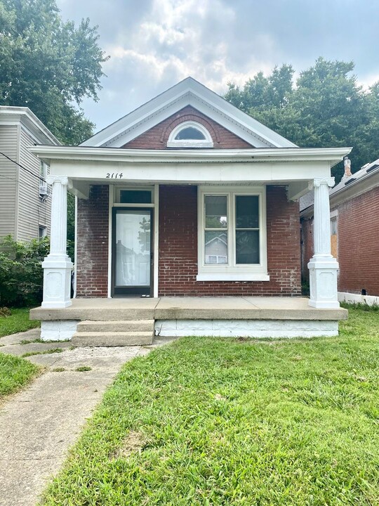 2114 W Burnett Ave in Louisville, KY - Building Photo