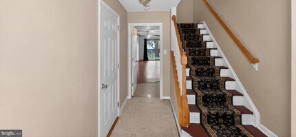 2483 Lakeside Drive in Frederick, MD - Foto de edificio - Building Photo