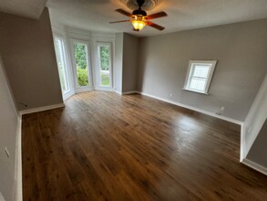 4000 Glady Rd in Lynchburg, OH - Foto de edificio - Building Photo