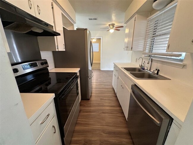 204 Thompson St in Cedar Park, TX - Building Photo - Building Photo