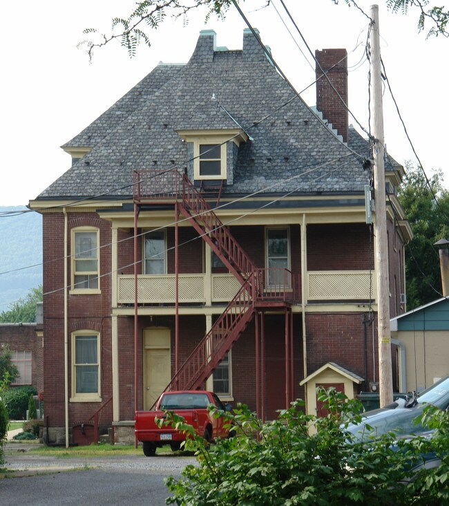 610 W 4th St in Williamsport, PA - Foto de edificio - Building Photo