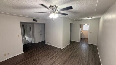 461 W Shaw Ave in Fresno, CA - Building Photo - Building Photo