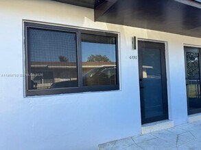 6750 SW 21st St in Miami, FL - Building Photo - Building Photo