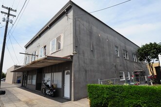 211 Pine St in Kelso, WA - Foto de edificio - Building Photo