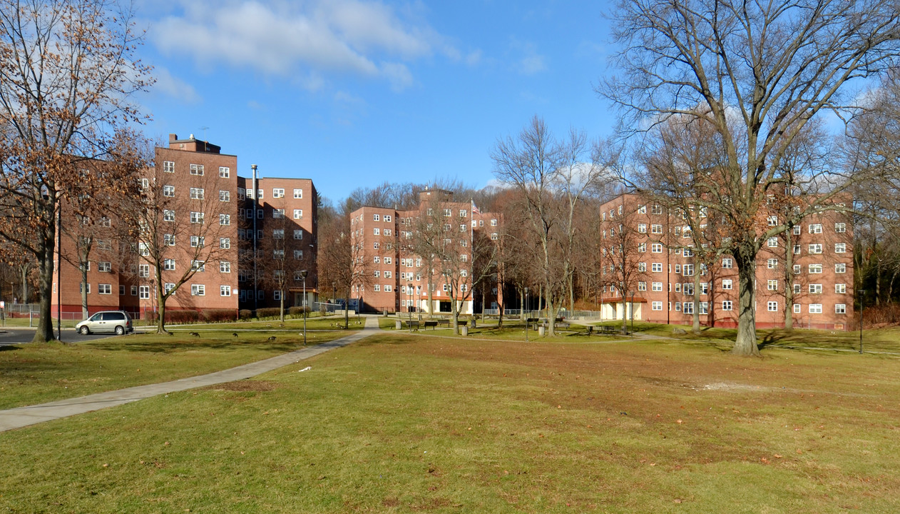 Parkside Place in New Rochelle, NY - Building Photo