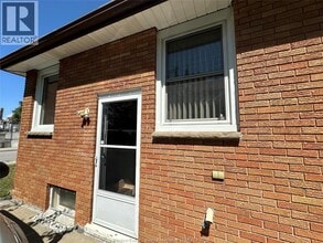 849 Dougall Ave in Windsor, ON - Foto de edificio - Building Photo