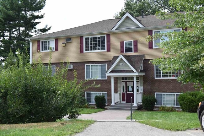 3951 Brown Ave in Manchester, NH - Building Photo - Building Photo