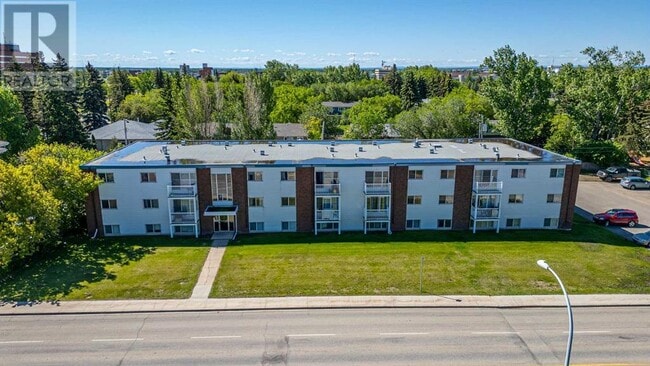 property at 9807-108 108 Ave